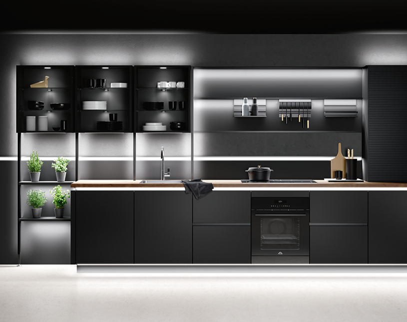 exklusive schwarze Küche mit beleuchtetem Regelsystem