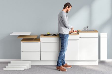 Küchenzeile mit unterschiedlichen Arbeitshöhen