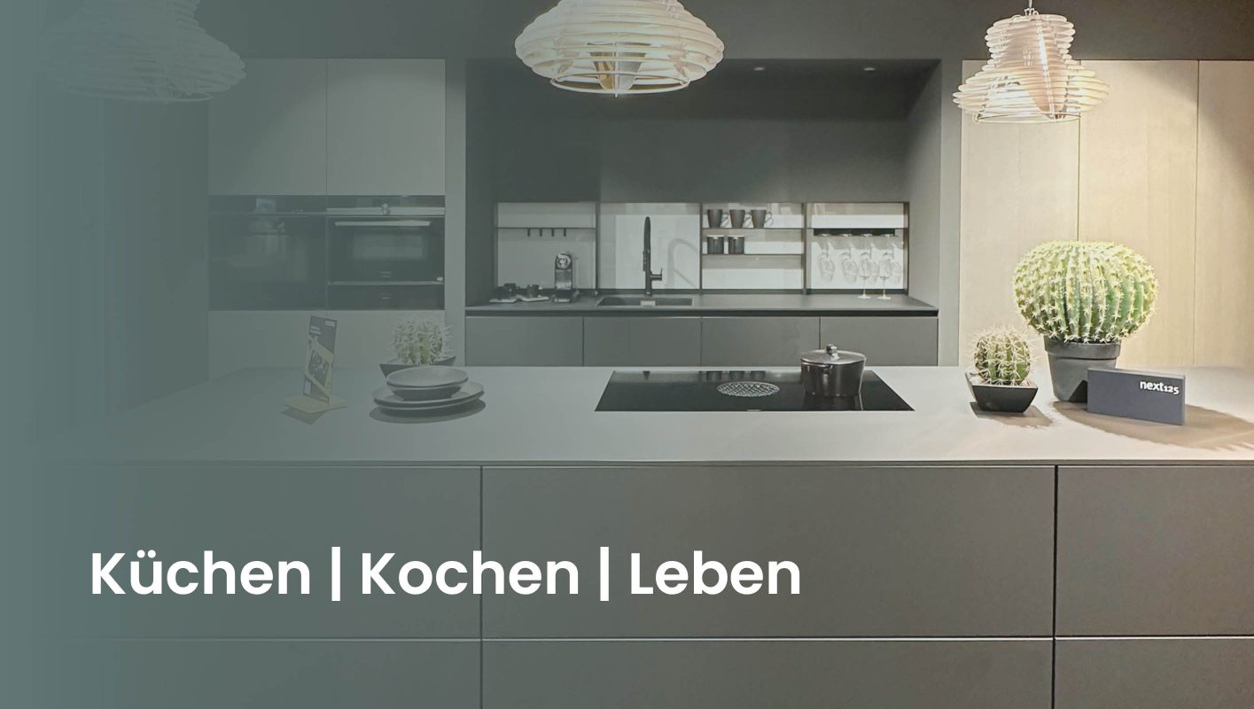 Headerbild Küche in Specht-Ausstellung mit Slogan Küchen, Kochen, Leben