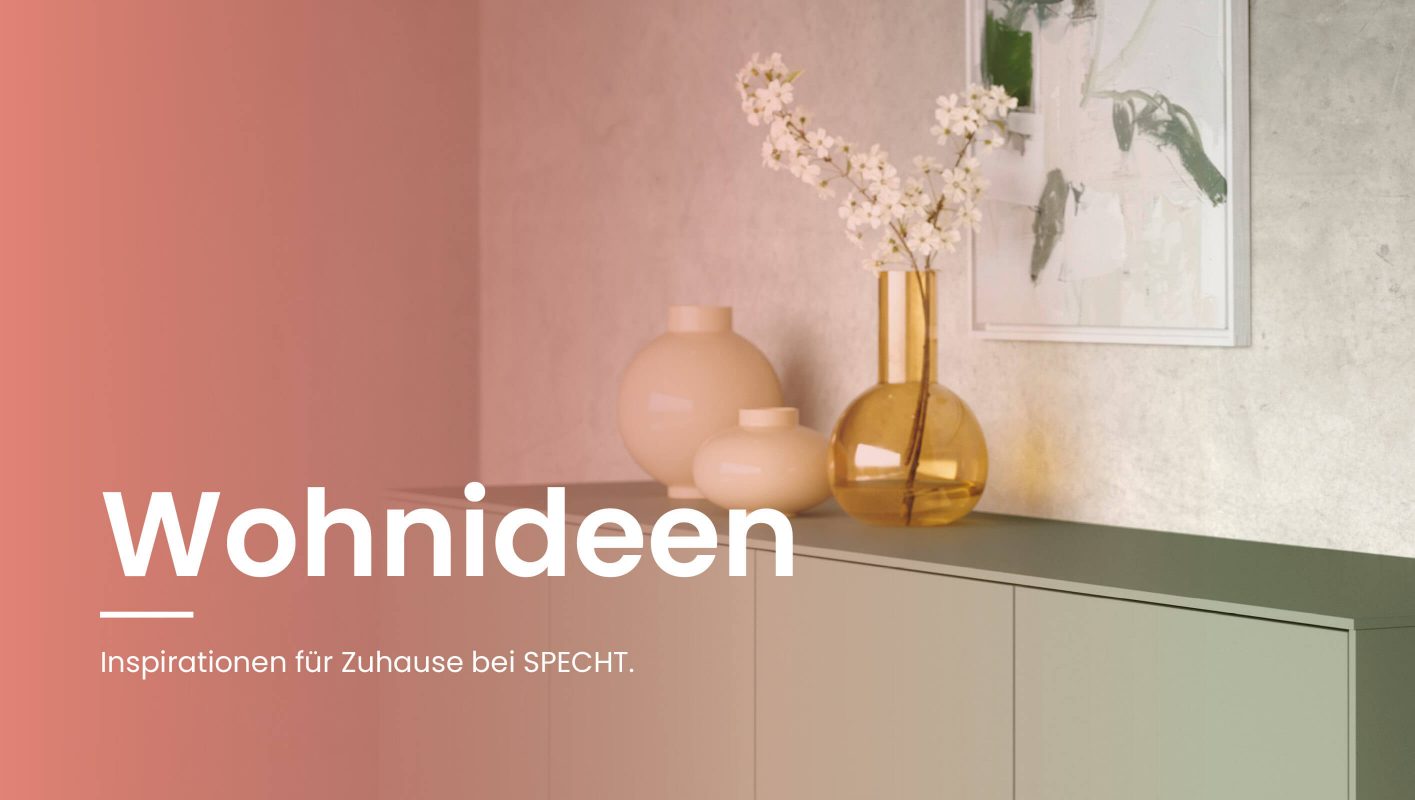 grüne Wandkommode mit Vasen und Blumen dekoriert, darüber rosafarbener Verlauf mit Schriftzug "Wohnideen"