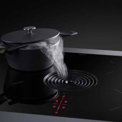 Kochfeldabzug BORA Pure im Detail mit dampfendem Kochtopf