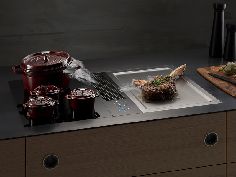 Kochfeldabzug Classic von BORA zieht Dampf von kochendem Essen ein