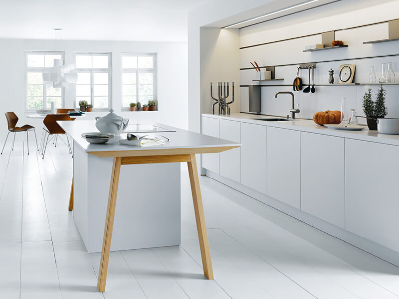 Küchenrückwand mit Paneelsystem in heller moderner Küche von nest125